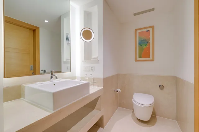 Room, King Bed, Courtyard By Marriott Gurugram Downtown 9/10