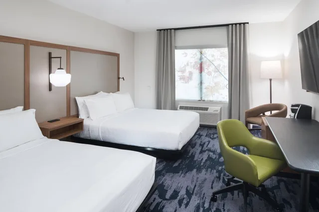غرفة بسريرين كوين بحوض استحمام لذوي الإعاقة، Fairfield Inn & Suites by Marriott Savannah I-95 North 1/3