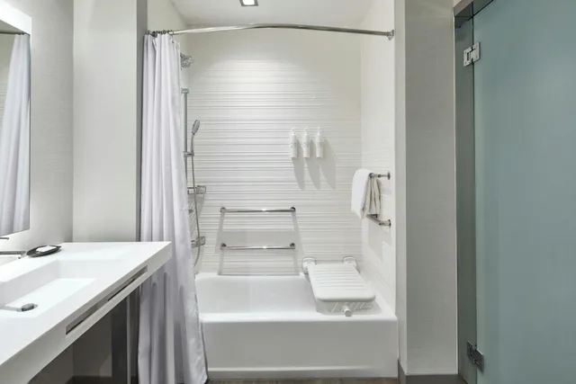 Room, King Bed, Campus View، Ac Hotel Auburn 8/10