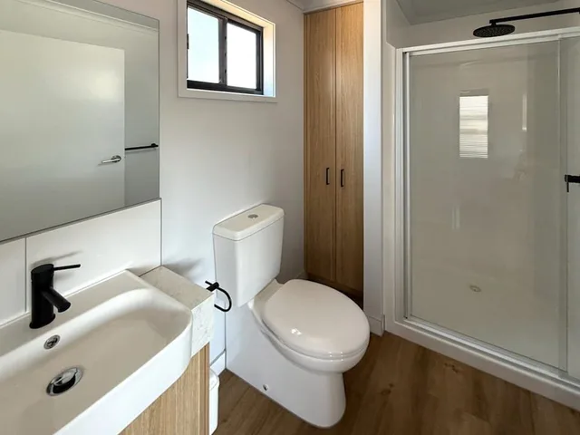 Classic, Cabin, 1 Queen and 2 Bunk Beds, Bendigo Park Lane Holiday Park 3/3