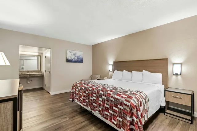 غرفة قياسية بسرير كوين، Red Carpet Inn Washington DC 2/7