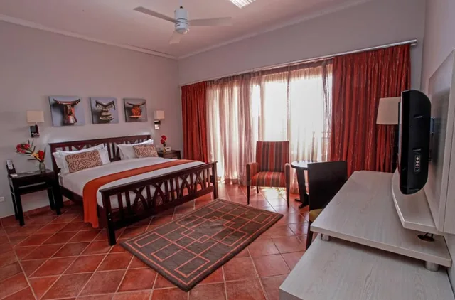 1 Bedroom, Suite, King Bed, Lake View, Haile Resort Hawassa 1/6