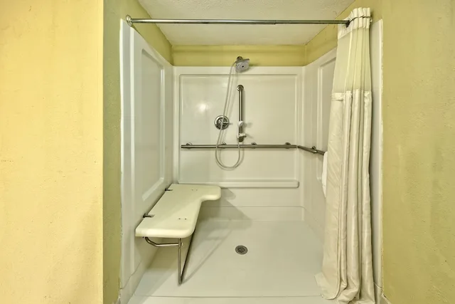 Room, Queen Bed, Accessible, Doubletree Hotel Murfreesboro 8/9