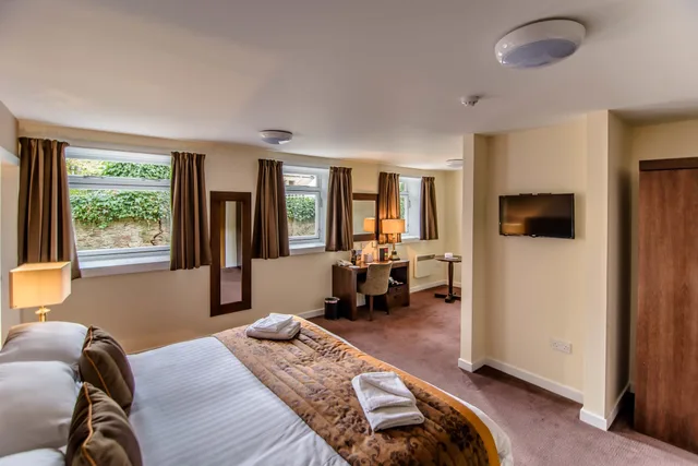 Courtyard, Twin Beds, Outdoor Building، Muthu Newton Hotel 3/10