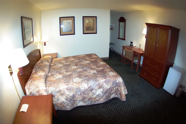 غرفة بسرير كينج يُسمح فيها بالحيوانات الأليفة، Gateway Inn 5/10