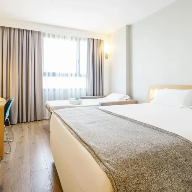 غرفة عائلية، Ilunion Valencia 4 4/7
