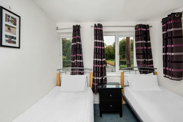 غرفة قياسية بسريرين منفصلين، OYO Chriss Motel 2/10