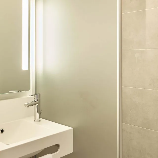 Triple room, B&B Hotel Le Port Marly Saint Germain en Laye 7/7