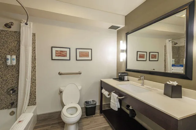 Suite, Multiple Beds، Comfort Inn & Suites Near Universal - N. Hollywood - Burbank 4/4