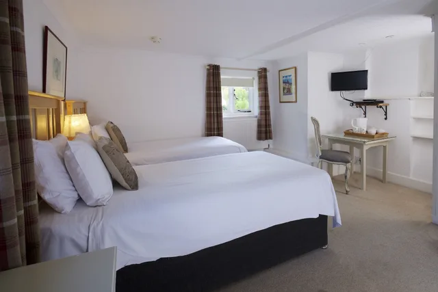 Forest, Twin Beds، Cottage Lodge Hotel 1/5