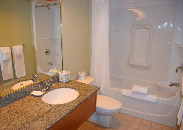 جناح استوديو ديلوكس بسرير كينج، Stone Gate Inn 2/2