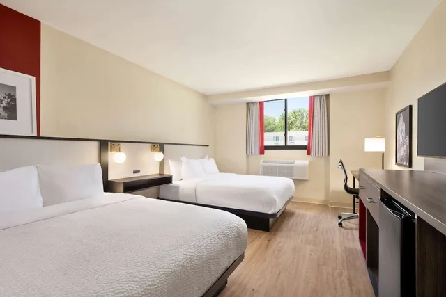 Renovated, 2 Queen Beds, Accessible، Ramada by Wyndham Allentown/Bethlehem 2/3
