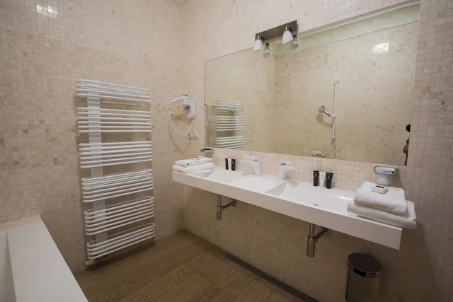 Suite, 1 King and 1 Single Beds, Hotel Ebersbach 6/8
