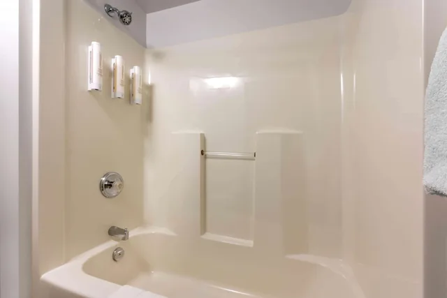 غرفة بسرير كوين، Super 8 by Wyndham Winnipeg West 3/4
