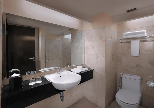 غرفة بزنس بسرير كوين، Grand Dafam Braga Bandung 3/3