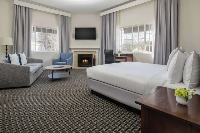 جناح استوديو بسرير كينج، Toll House Hotel Los Gatos, Tapestry Collection by Hilton 1/3