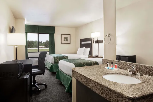 Room, 2 Double Beds, Accessible, Travelodge By Wyndham Livonia 3/3