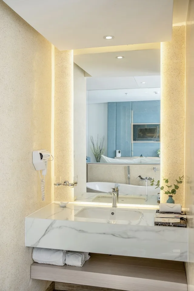 Premium, Deluxe, Double Bed, Partial Ocean View, No Balcony, Cicilia Hotels & Spa Danang 3/4