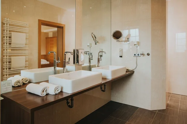 جناح سوبيريور بسرير كوين مع أريكة، Ortners Resort 4/4