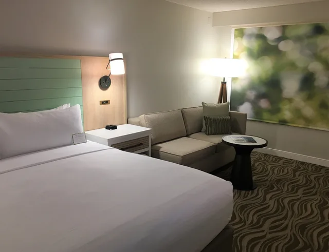 Room, King Bed, Exterior Entrance، Wyndham Garden Lake Buena Vista Disney Springs Resort 3/4