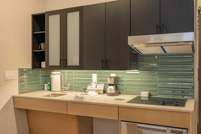 جناح استوديو بسرير كينج مع أريكة لذوي الإعاقة، Hyatt House Portland Airport 7/9