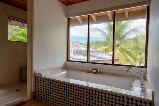 2 Bedrooms, Villa, House, 1 King and 2 Queen Beds، Rosewood Little Dix Bay 2/2
