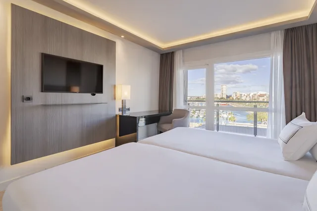 Junior Suite, Executive, Double Bed, Melia Alicante 2/10