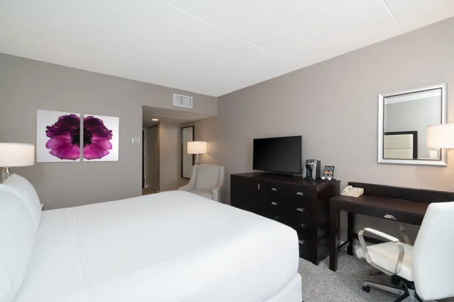 غرفة بسرير كينج، Holiday Inn Wilmington 6/6