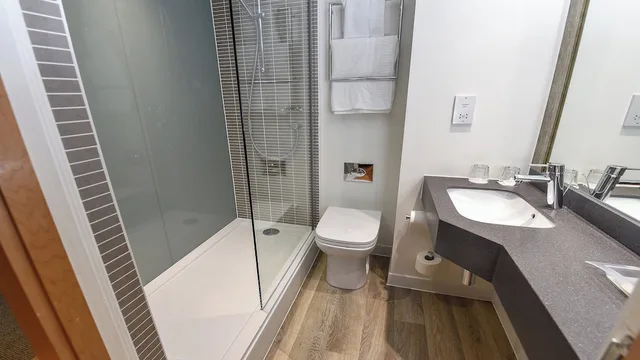 غرفة قياسية بسرير مزدوج مع أريكة، Holiday Inn Derby Nottingham M1 J25 9/10