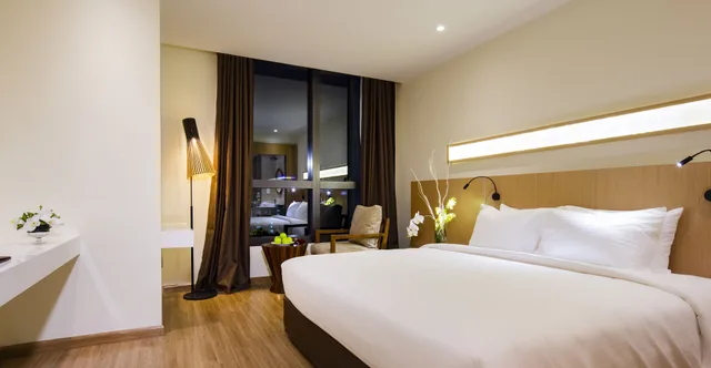 غرفة ديلوكس بسرير كينج بإطلالة على البحر، Starcity Bayfront Nha Trang Hotel 2/8