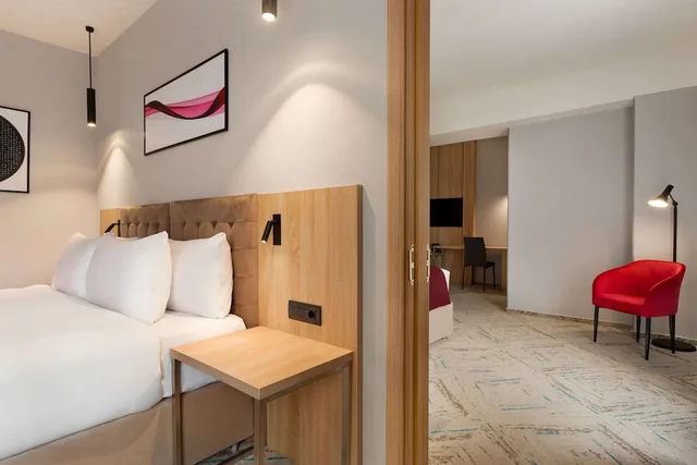 جناح تنفيذي بسرير كينج، Ramada by Wyndham Targu Jiu 2/7