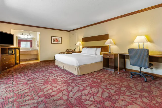 جناح جونيور بسرير كينج بإطلالة على المسبح، Best Western Pine Springs Inn 3/8