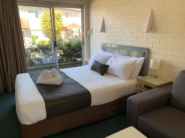 غرفة قياسية بسرير مزدوج، Crest Motor Inn 2/6