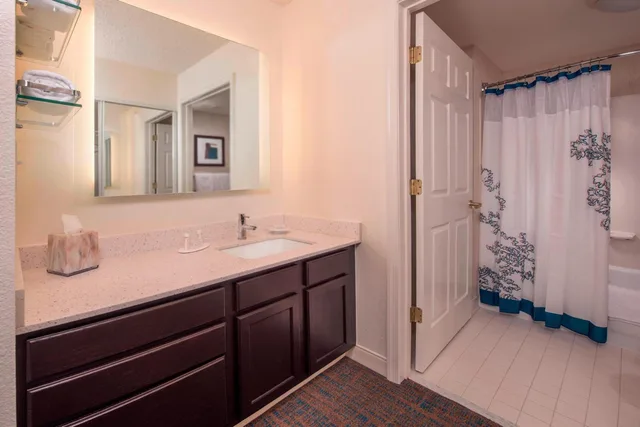 استوديو بسرير كوين مع أريكة بحوض استحمام لذوي الإعاقة، Residence Inn Fairfax Merrifield 2/3