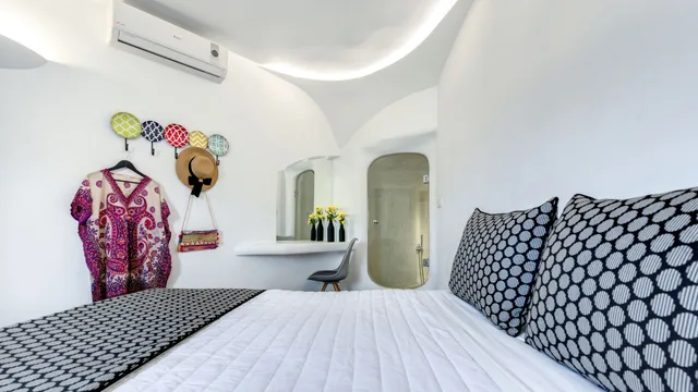 جناح بسرير كوين بجاكوزي، Evgenia Villas Amp Suites 5/7