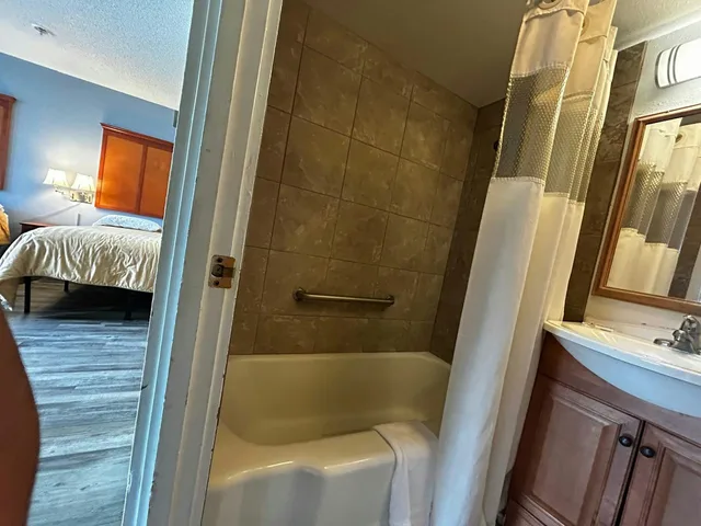 غرفة بسرير كينج، Travelers Inn by OYO Longview Kelso 4/5