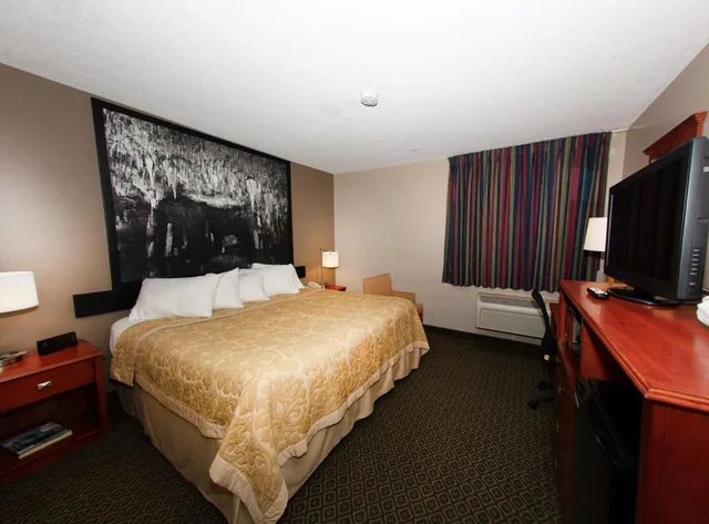 غرفة بسرير كينج لذوي الإعاقة، Super 8 By Wyndham St Charles 8/10