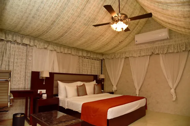 كوخ، Pride Hotel And Convention Centre 1/1