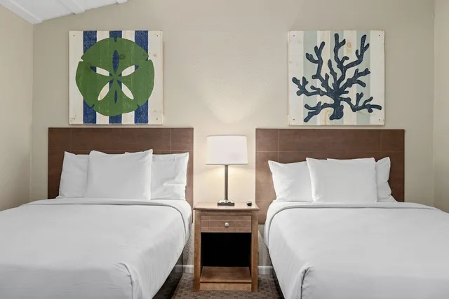 1 Bedroom, Suite, 3 Double Beds, Beach Front, Sofa, Sandpiper Beacon Beach Resort 1/2