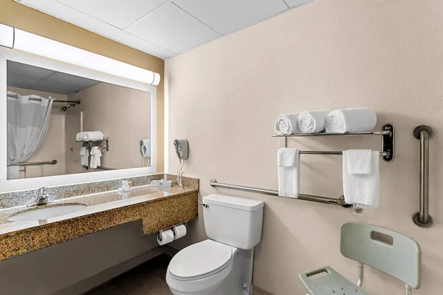 غرفة بسرير كينج، Quality Inn Jessup - Columbia South Near Fort Meade 4/5