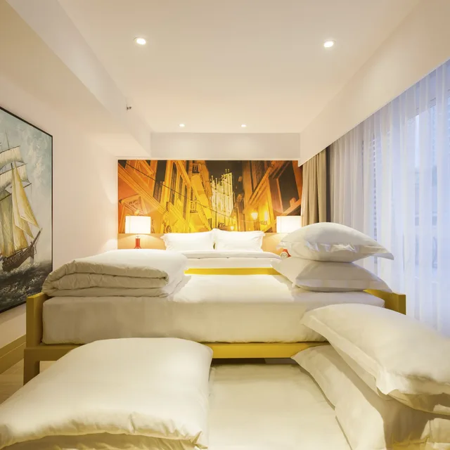 غرفة عائلية بسرير مزدوج مع أريكة، Caravel Hotel 1/5