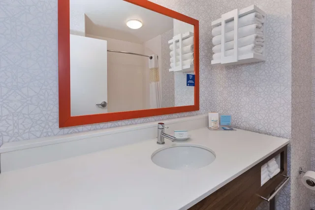 استوديو بسرير كينج، Hampton Inn Princeton 6/8