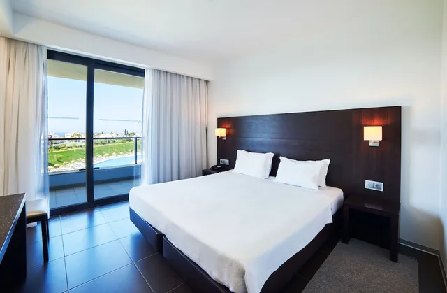 جناح بريميوم بإطلالة على المسبح، RR Alvor Baia Resort 2/6