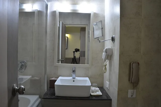 غرفة بسريرين منفصلين للمدخنين، Days Hotel Neemrana Jaipur Highway 3/5