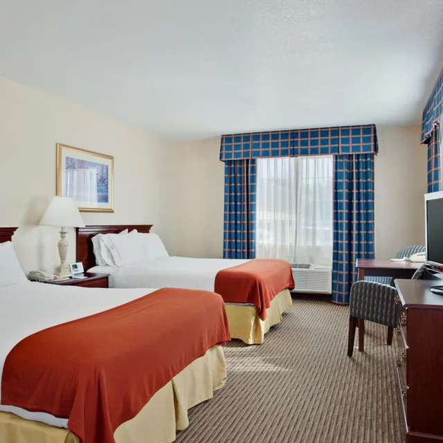 غرفة قياسية بسريرين كوين، Holiday Inn Express Hotel And Suites Jackson Dining 2/2