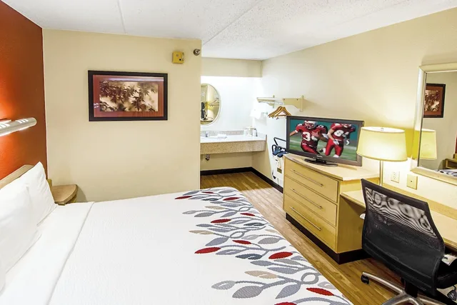 غرفة ديلوكس بسرير كينج، Red Roof Inn Huntington 4/7