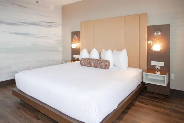 غرفة سوبيريور بسرير كوين، Coast Victoria Hotel Marina By Apa 2/5