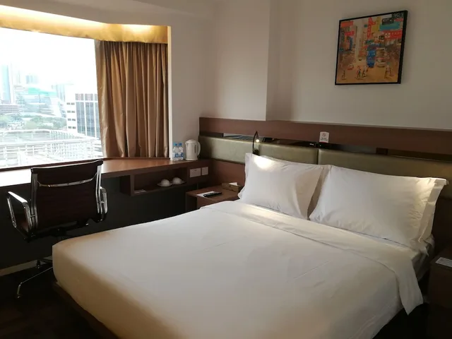 Deluxe Queen, Travelodge Kowloon 6/9