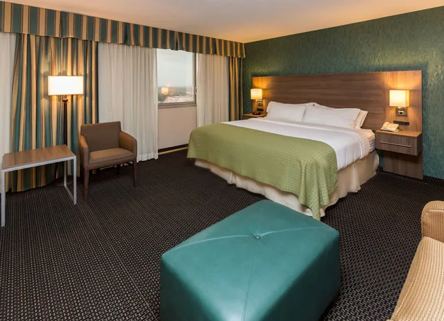 غرفة بريميوم بسرير كينج، Holiday Inn Des Moines Downtown-Mercy Area 3/4