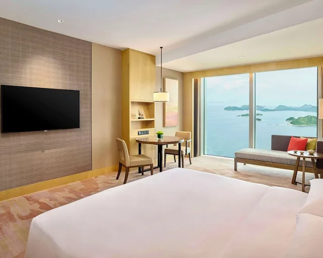غرفة كلوب بسرير كينج بإطلالة على البحر، Hyatt Regency Shenzhen Yantian 1/3